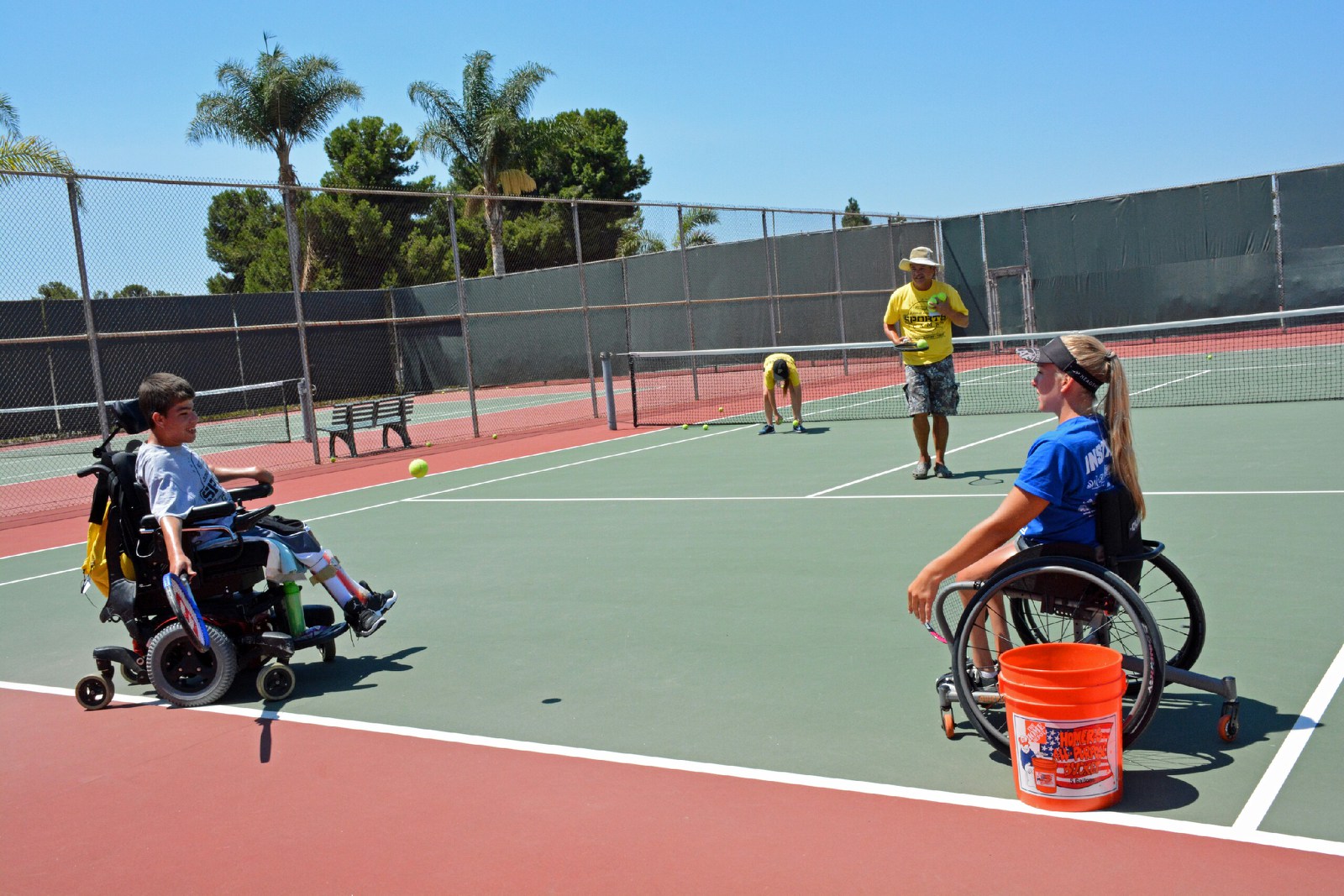 Tennis-community lauren